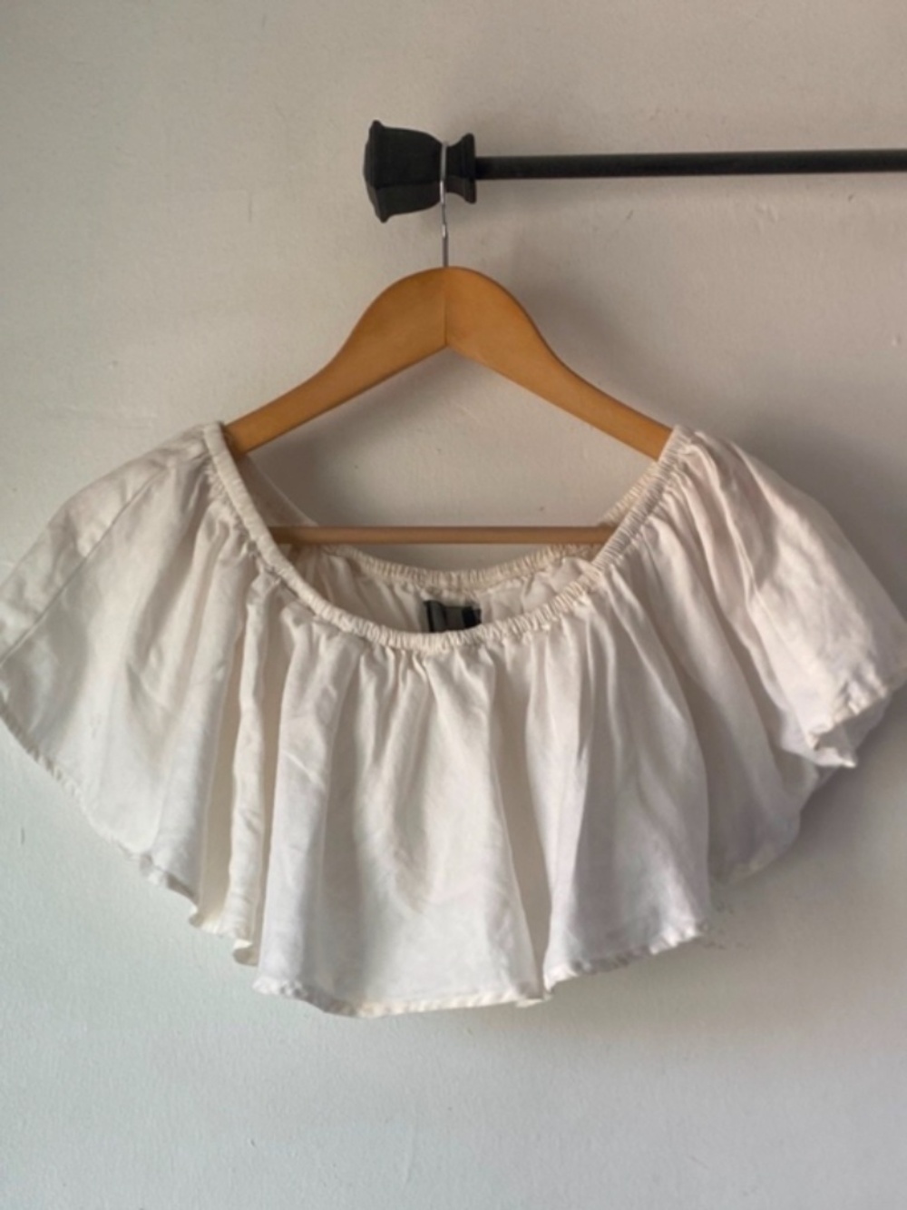 Reformation S White Ruffled Crop Top